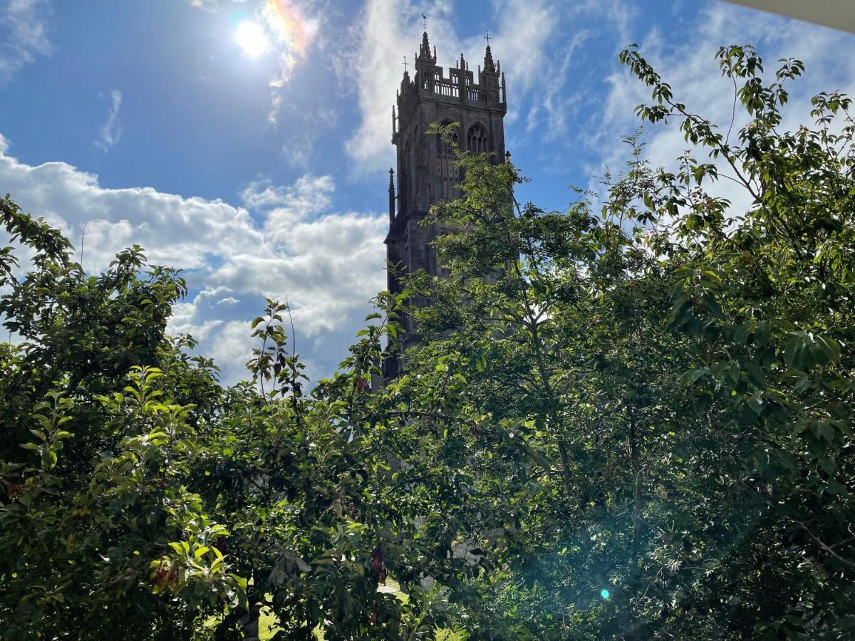 In The Heart Of Glastonbury Exterior photo